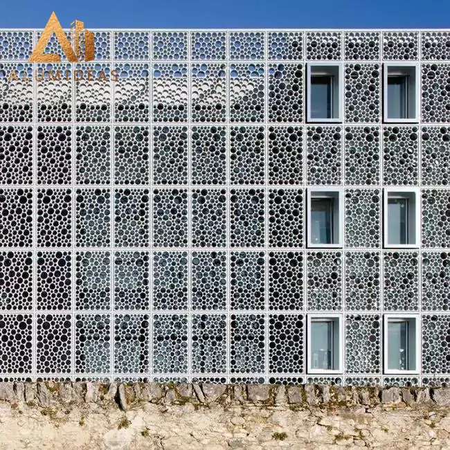 Applications des panneaux de façade perforés en aluminium