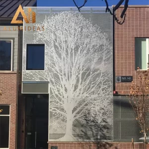 Façade en aluminium perforé au design arborescent