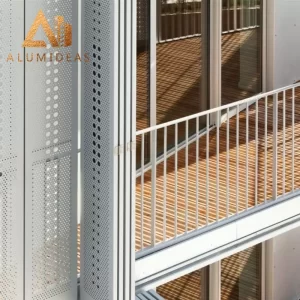 Алюминиевая перфорированная балконная перегородка
