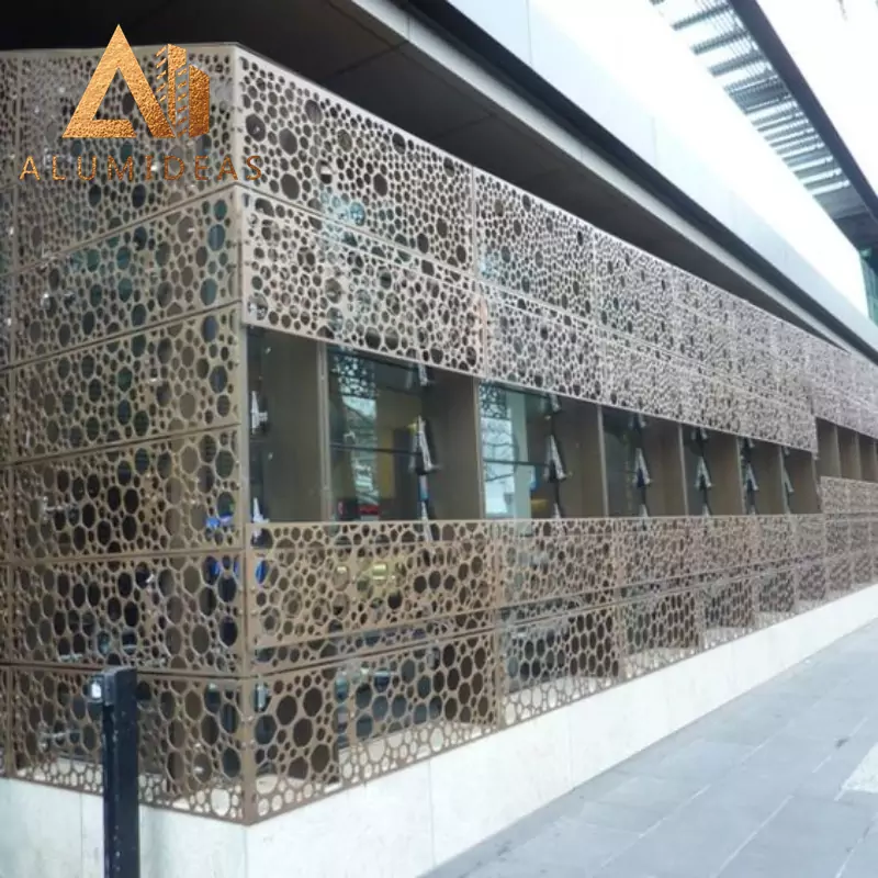 Paneles exteriores decorativos perforados con patrón de aluminio.