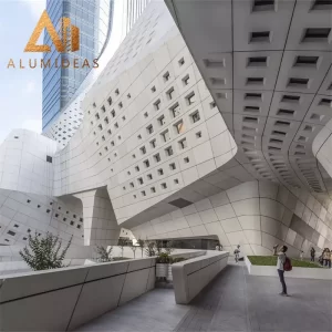 Architektonische Gebäudefassade aus Aluminium