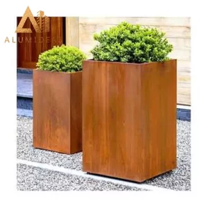 Jardinières en métal Corten