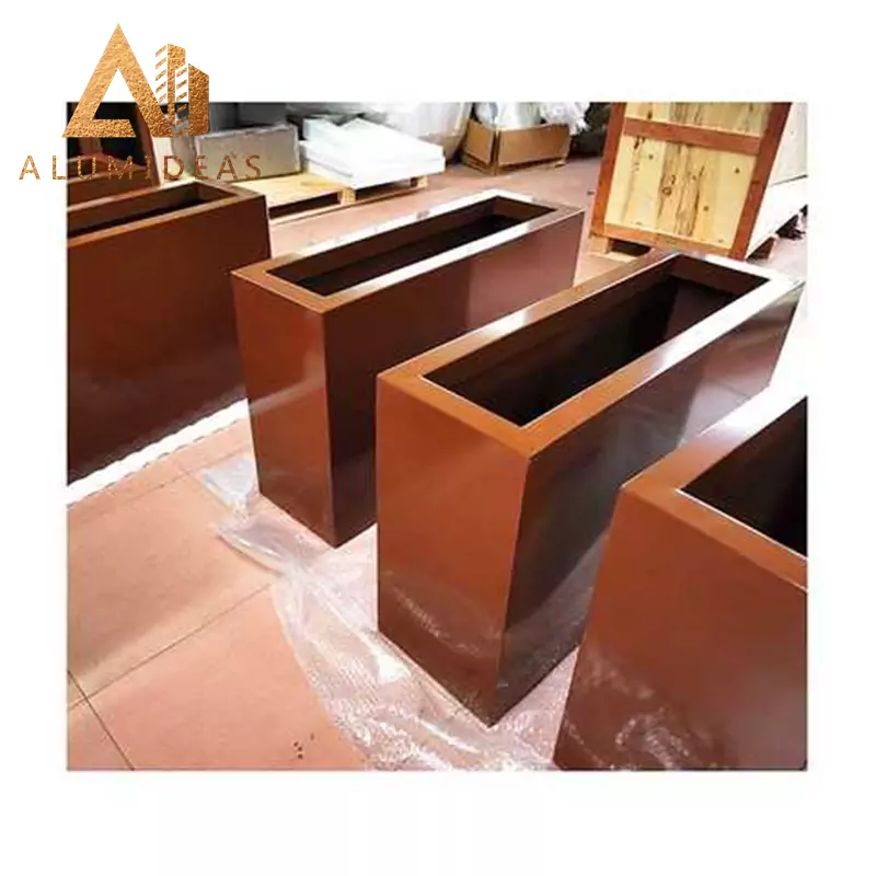 Chậu trồng cây vuông bằng thép corten trang trí